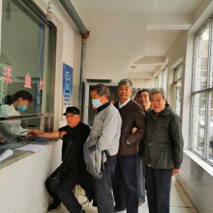 重陽敬老 情暖金秋——集團公司開展敬老助老、關愛老職工活動